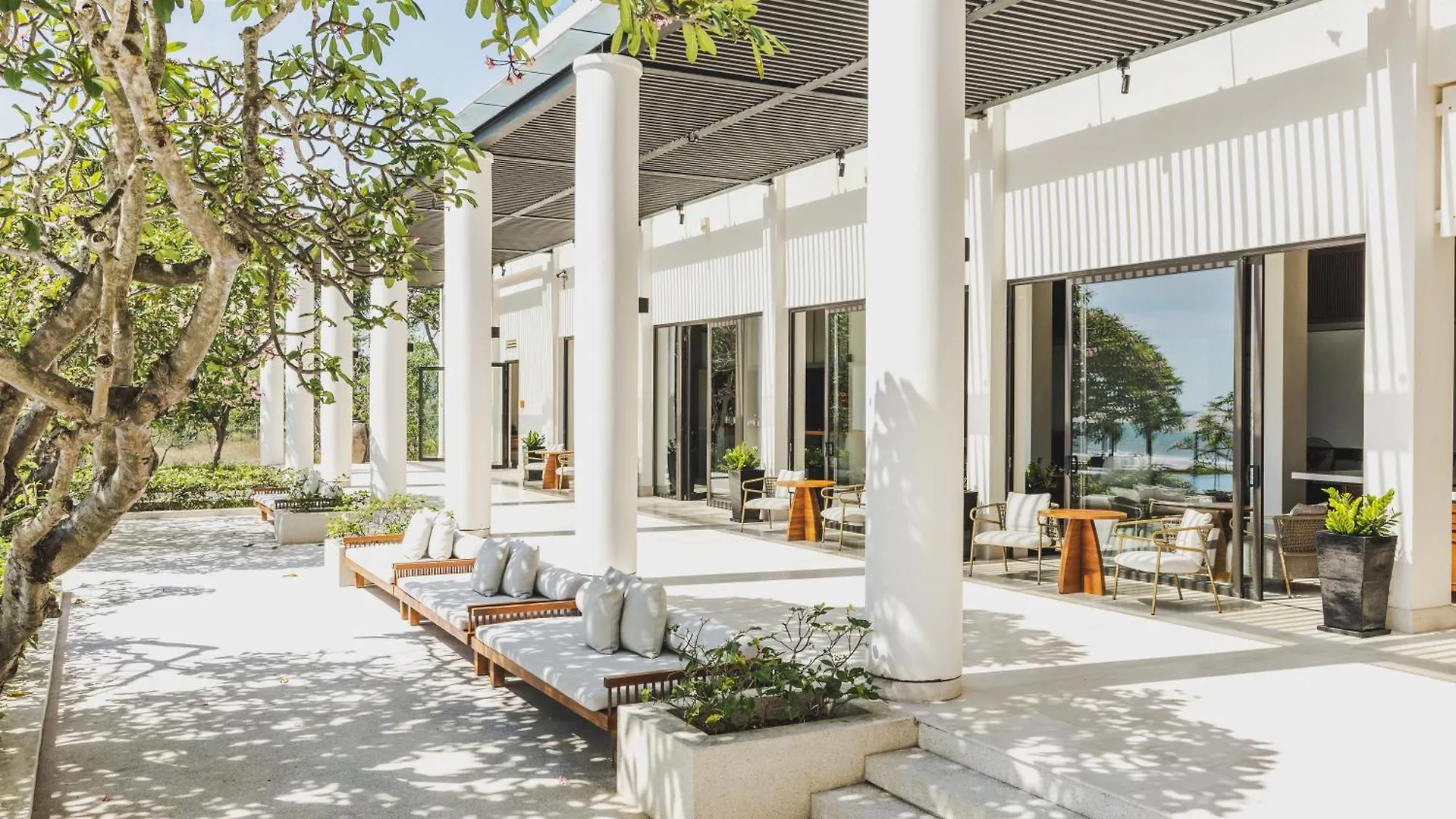 Hotel Azerai Ke Ga Bay 5*,