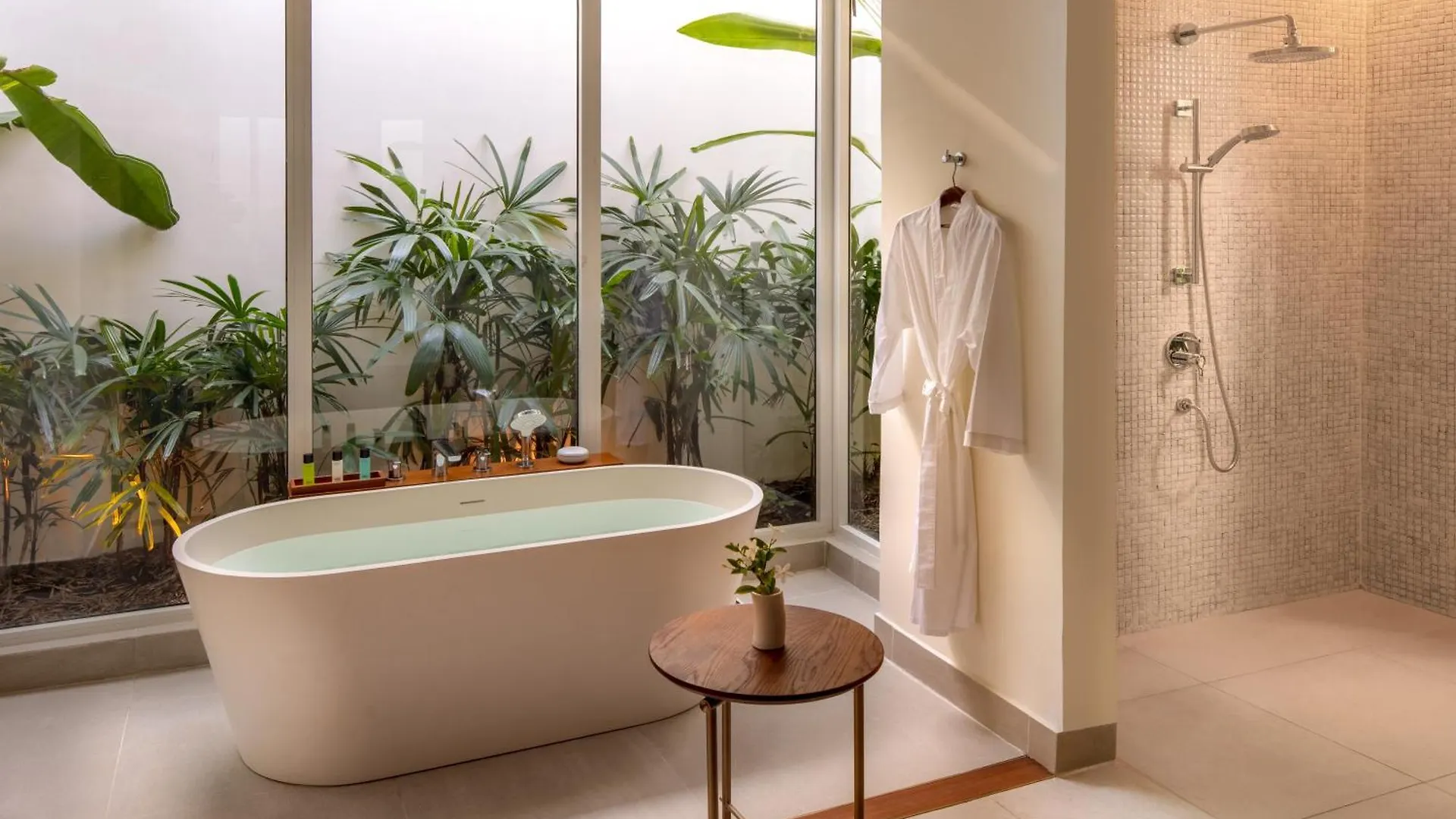 ***** Rezort Hotel Azerai Ke Ga Bay Vietnam
